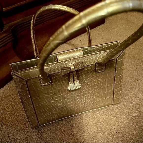 EUC Vintage Liz Claiborne Gold Faux Crocodile Leather Purse w/ Tassel Bow. - Picture 1 of 7